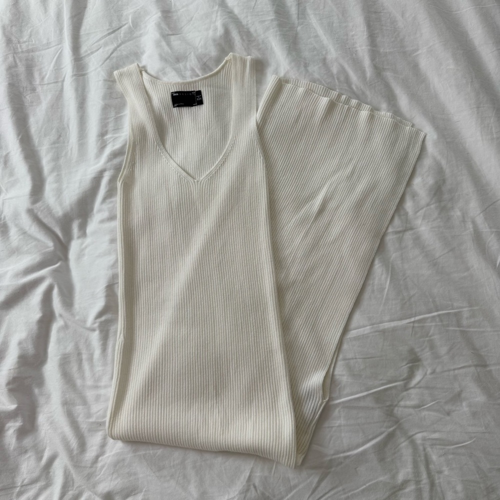 White Ribbed Sleeveless Dresd